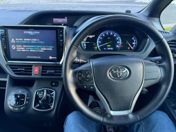 
										Toyota Voxy 2014 Hybrid full									