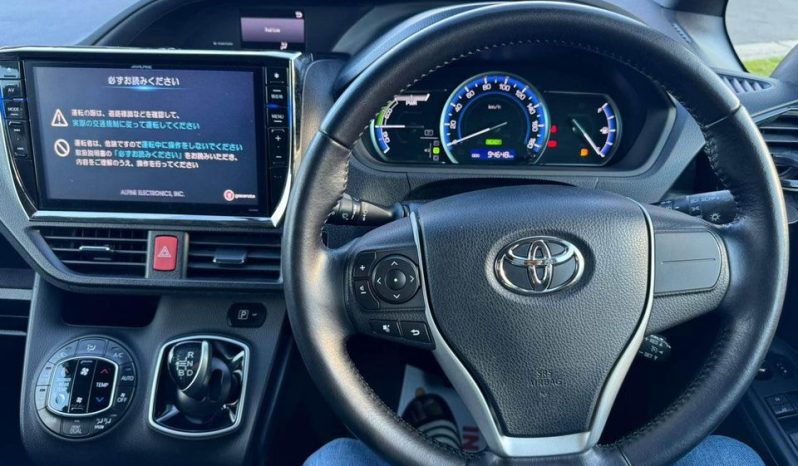 
								Toyota Voxy 2014 Hybrid full									