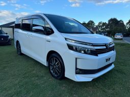 
										Toyota Voxy 2014 Hybrid full									