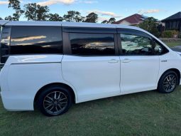 
										Toyota Voxy 2014 Hybrid full									