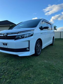 
										Toyota Voxy 2014 Hybrid full									